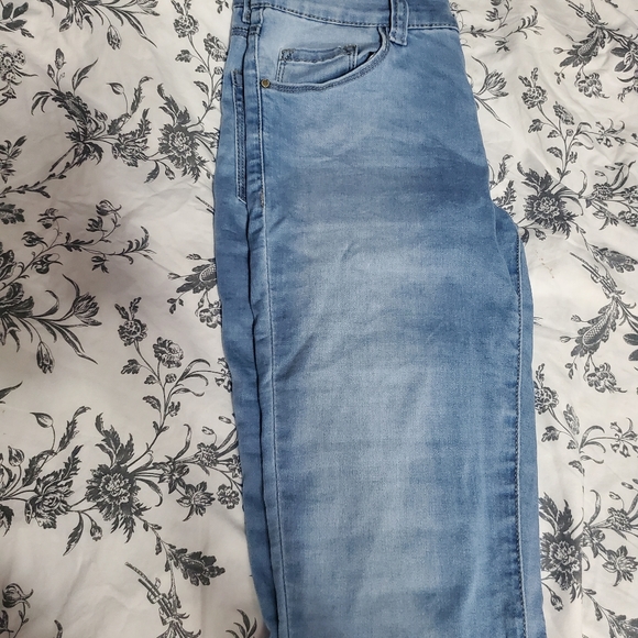 Light Wash Mid-Rise Jeans - Picture 3 of 3